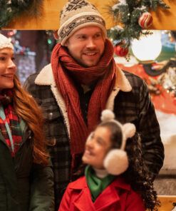 Falling-For-Christmas-2022-Chord-Overstreet-Jacket