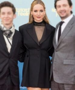 Jennifer-Lawrence-Premiere-Black-Blazer-539x700