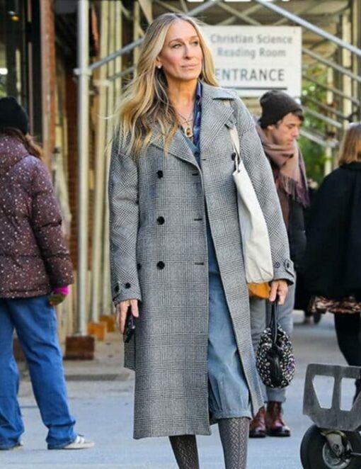 And-Just-Like-That-S02-Carrie-Bradshaw-Trench-Coat-539x700