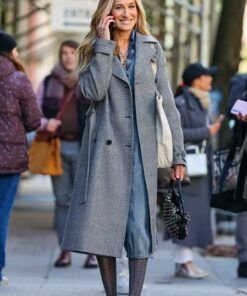 And-Just-Like-That-Season-2-Sarah-Jessica-Parker-Grey-Check-Trench-Coat-539x700