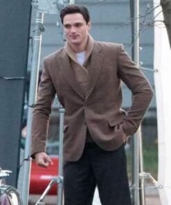 Elvis-Priscilla-Jacob-Elordi-Brown-Blazer-539x700