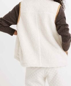 Tv-series Unsellable Houses S04 Lyndsay Lamb Sherpa Vest 2023