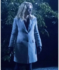 Arrow S06 Felicity Smoak White Coat