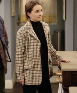 Last Man Standing Kaitlyn Dever Coat