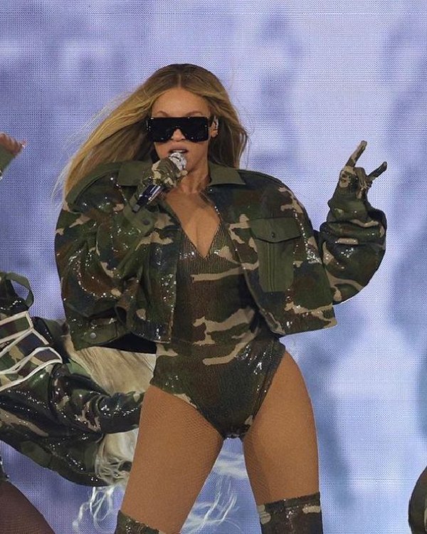 Beyoncé Camouflage Crop Jacket Beyoncé Camouflage Crop Jacket
