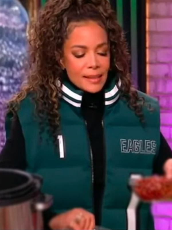The View 2025 Sunny Hostin Green Eagles Puffer Vest The View 2025 Sunny Hostin Green Eagles Puffer Vest